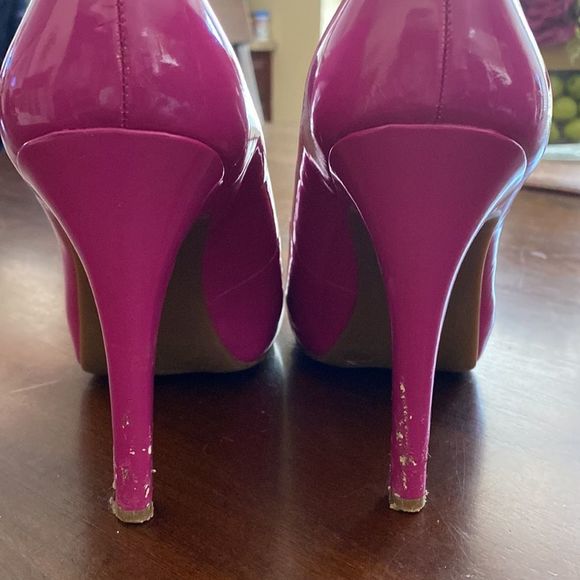 Jessica Simpson Fuchsia Glossy Heels - Picture 4 of 8